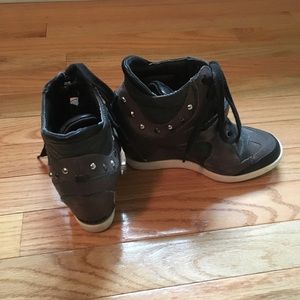 GUESS grey size 6 sneaker wedges